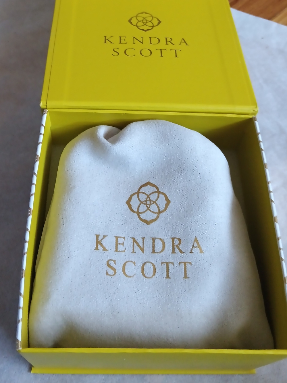 KENDRA SCOTT EVER BLUSH DICHROIC NECKLACE - Picture 5 of 5